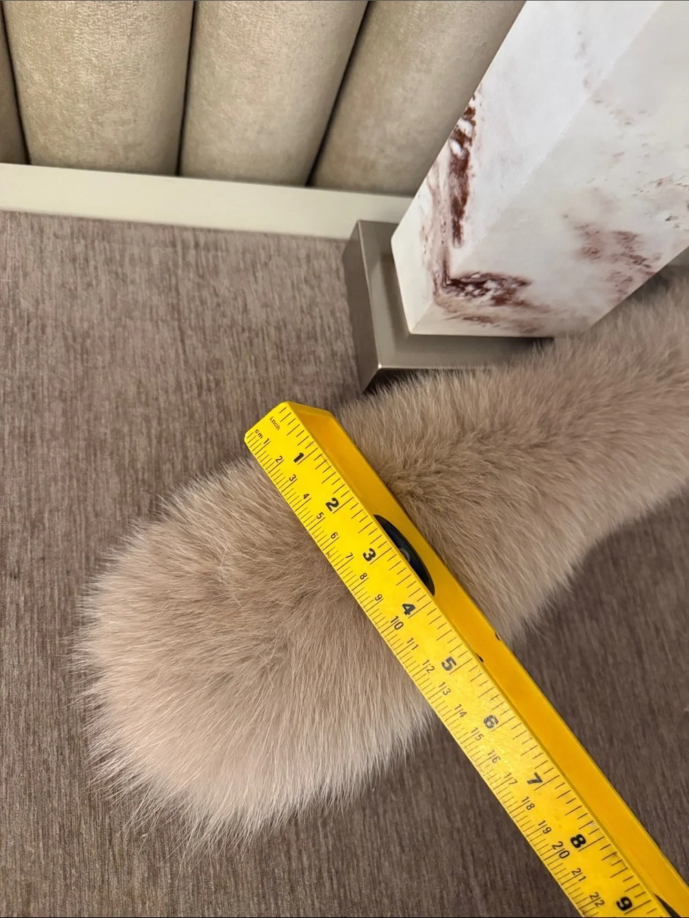 Saga furs thick pelts clip on collar
